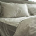 Kołdra puchowa w lecie, czy to dobre rozwiązanie